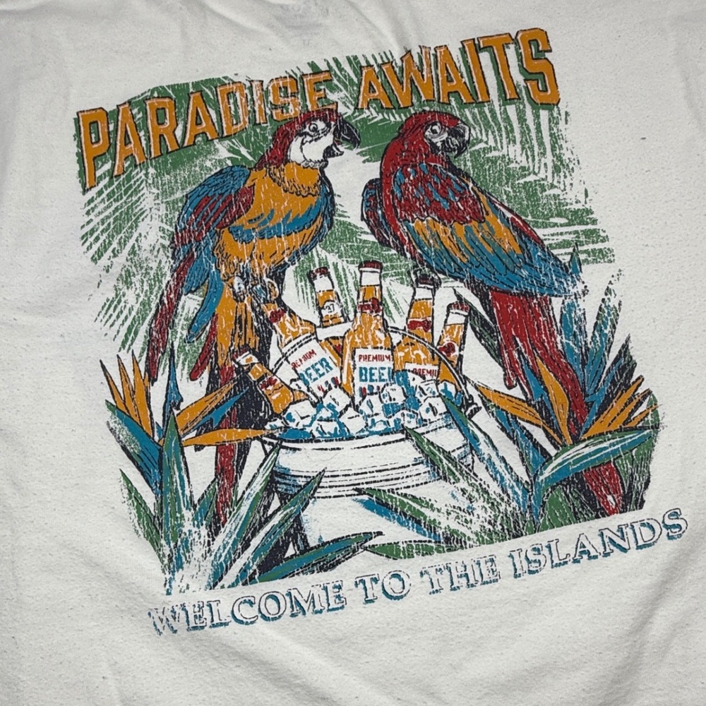 IZOD Saltwater Relaxed Classics Paradise Awaits Parrots Graphic T‎ Shirt